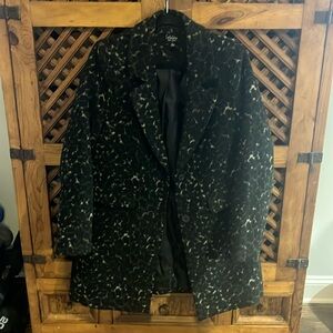 Soft oversized blazer coat with fun design, size Medium
